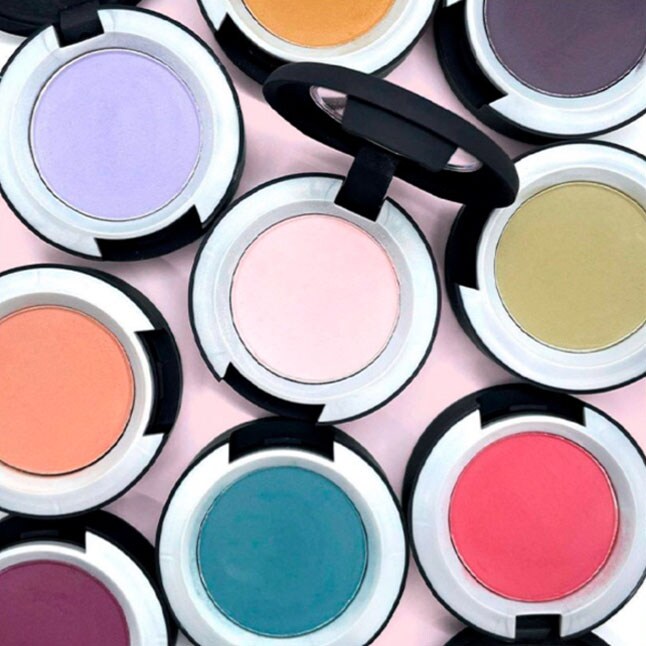 ARE YOU A M·A·C LOVER?